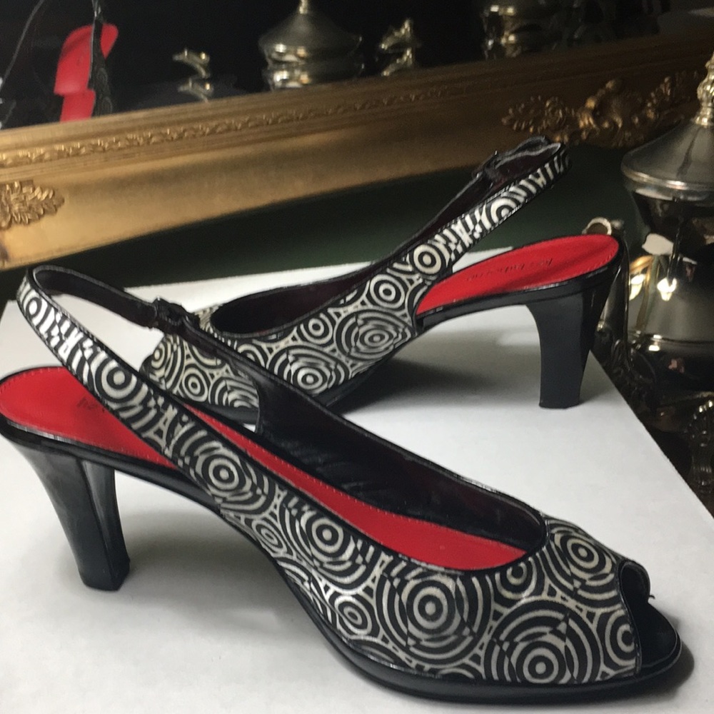 Shoes - Picture 2 of 4